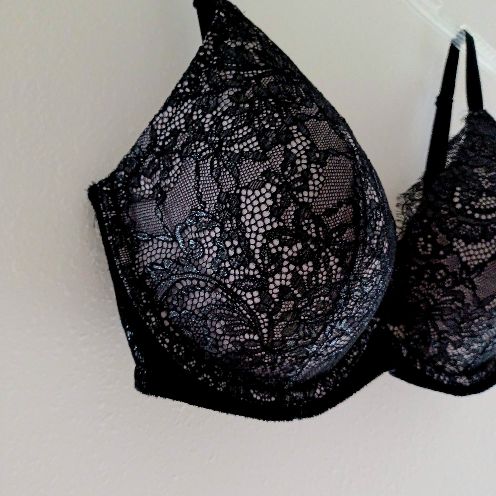 Victoria's Secret Very Sexy Lightly Lined Plunge Bra, size 32DDD - Picture 4 of 16